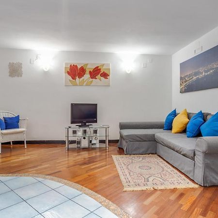 Guesthost - Casa Querida Central & Elegant Flat نابولي المظهر الخارجي الصورة