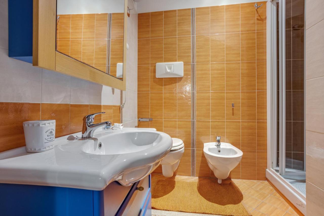 Guesthost - Casa Querida Central & Elegant Flat نابولي المظهر الخارجي الصورة